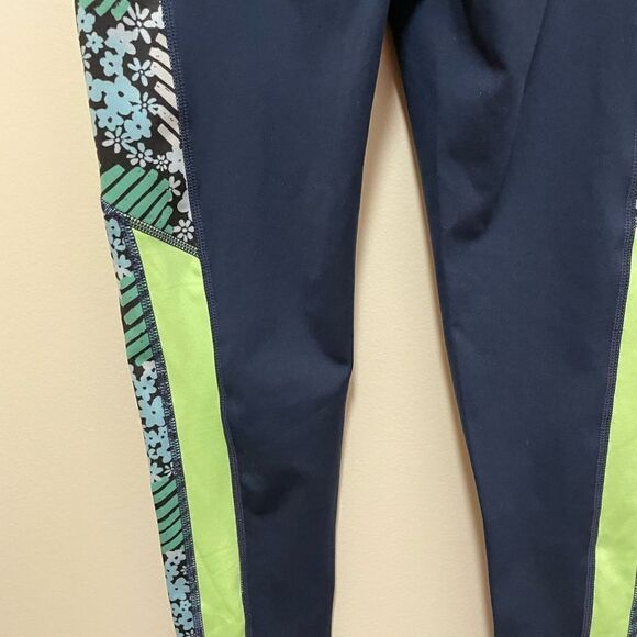 New FP Movement Run Remix Leggings /
Daisy Check Combo
Retail $98
NWOT - Picture 12 of 12